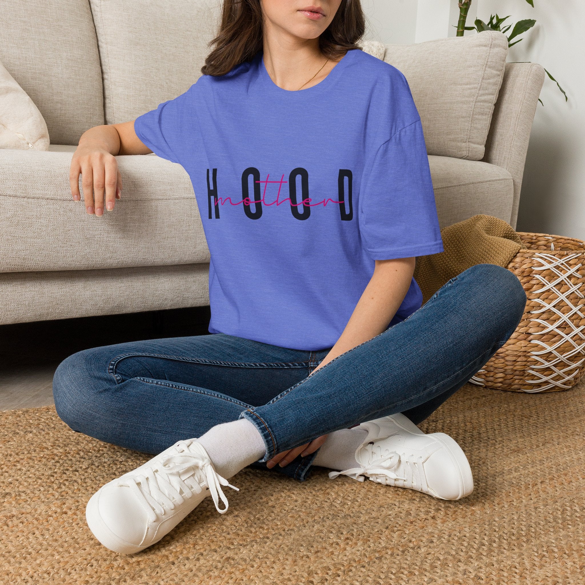 Hood Mum T-Shirt — Trendy 'HOOD' Script Graphic Tee for Mums