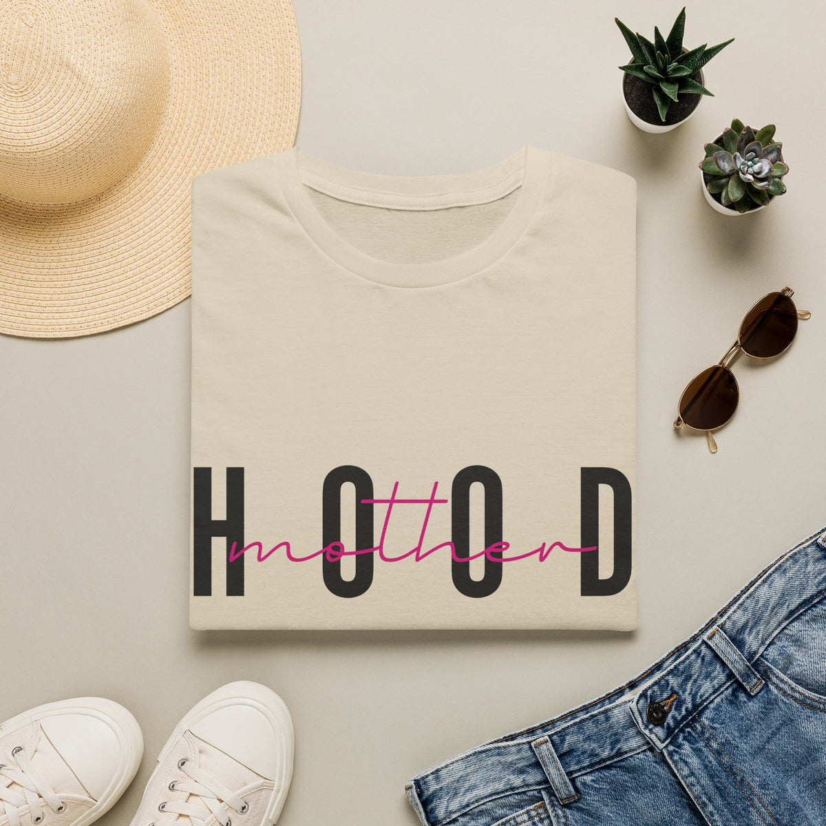 Hood Mum T-Shirt — Trendy 'HOOD' Script Graphic Tee for Mums