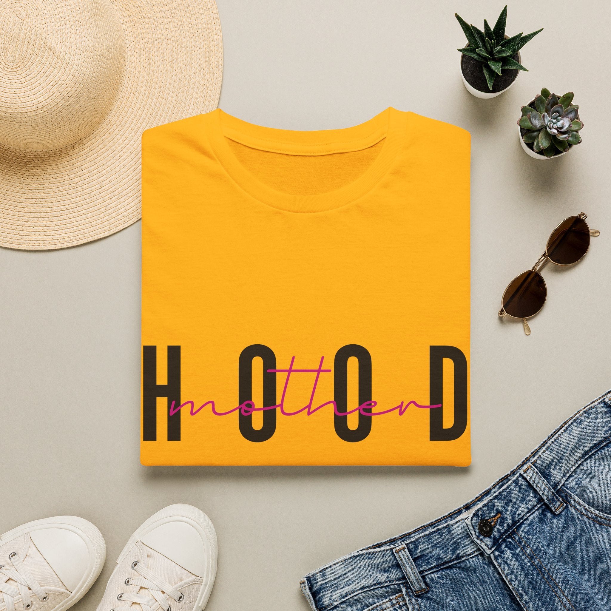 Hood Mum T-Shirt — Trendy 'HOOD' Script Graphic Tee for Mums