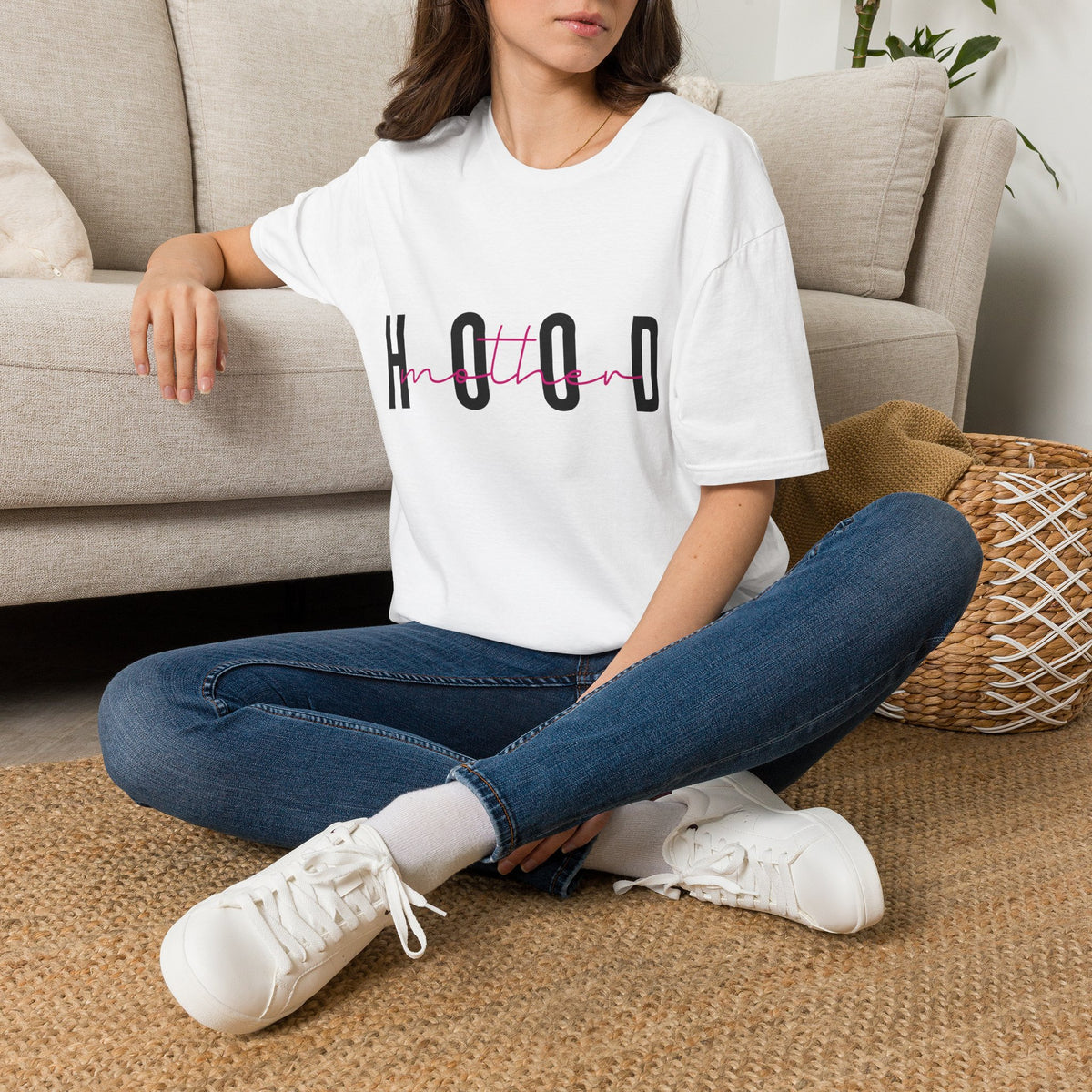 Hood Mum T-Shirt — Trendy 'HOOD' Script Graphic Tee for Mums